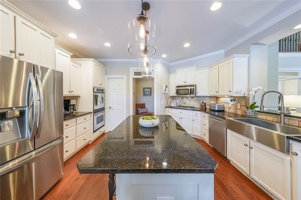 285 Peninsula Circle