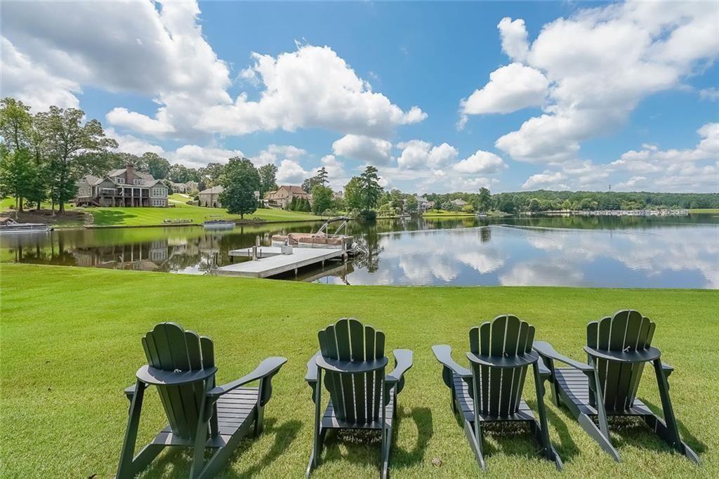 285 Peninsula Circle