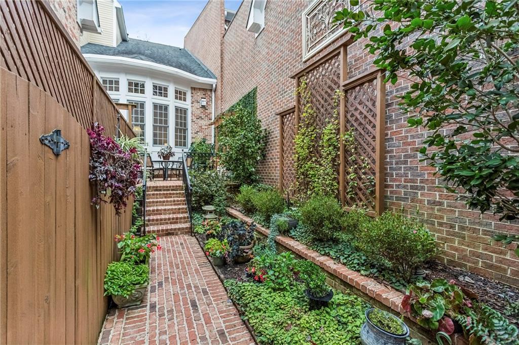 2289 Ivy Crest Lane SE