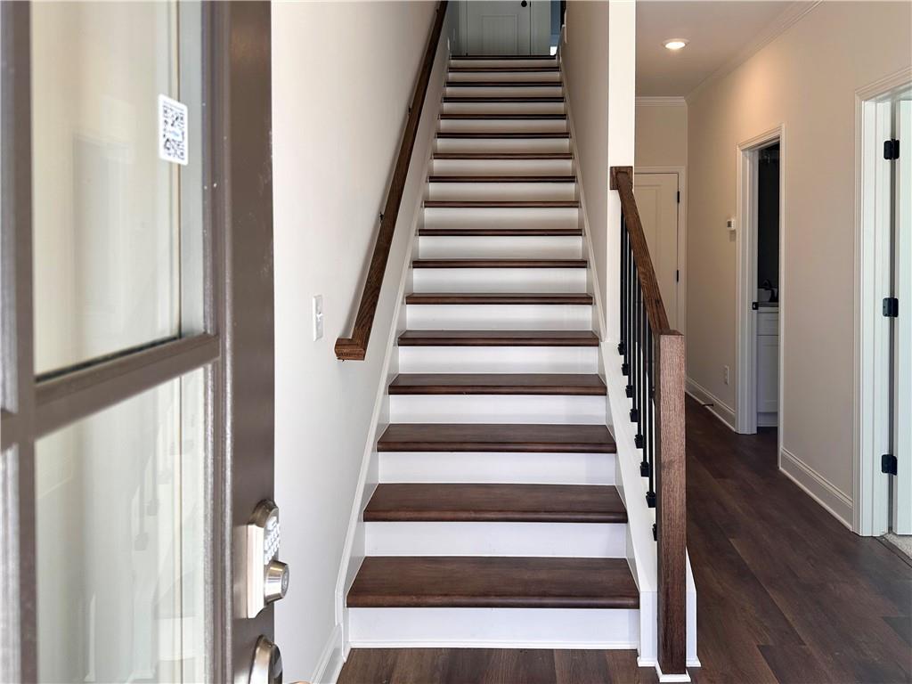 818 Glennferry Bend SW