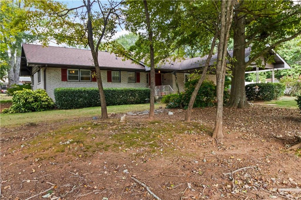 1722 Camelot Circle