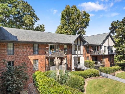 Condo For Sale - 6851 Roswell Road #H28<br/> Sandy Springs, GA 30328