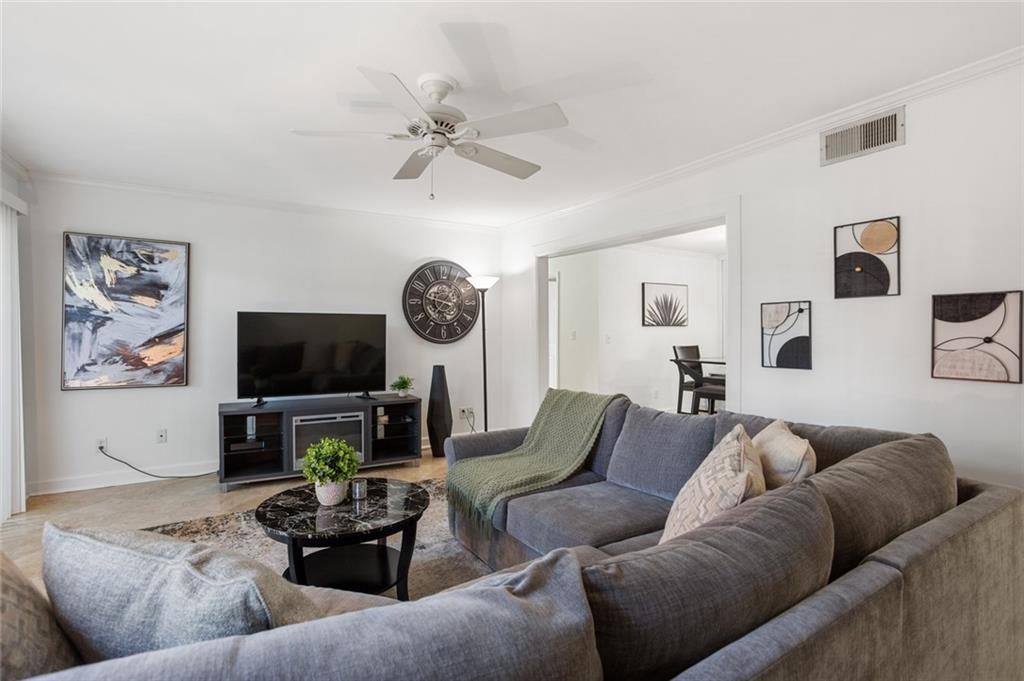 6851 Roswell Road H28