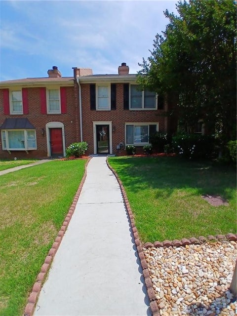 Townhouse For Sale - 6118 Queen Anne Court<br/> Norcross, GA 30093