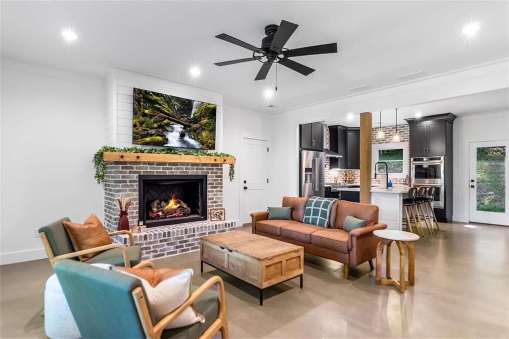 301 Willow Oak Trail