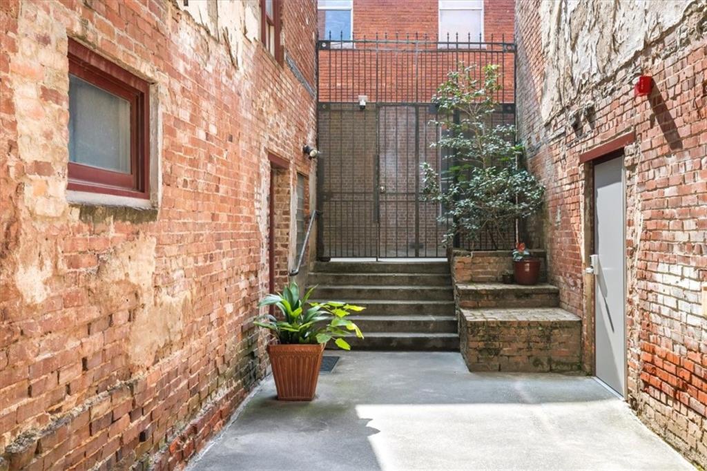 330 Peters Street SW 105