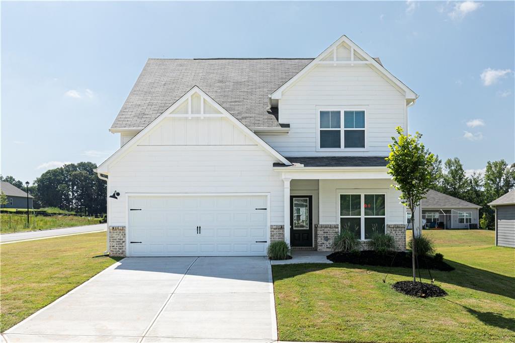 Welcome to The Savannah at Lake Preserve at Jackson Trail — a home expertly crafted for effortless family living. From the inviting curb appeal and professionally landscaped front yard to the open-concept main floor, this home is designed for comfort and style.
Inside, enjoy the peace of mind of the CompleteHomeâ„¢ package, featuring recessed LED lighting, energy-efficient stainless steel appliances, and a generous undermount sink in the heart of the kitchen. A generous entertainment area on the lower level accommodates game nights or quiet conversations alike. Retreat upstairs to four well-appointed bedrooms, including a second full bath and a thoughtfully placed powder room.
Don’t let Lake Preserve at Jackson Trail’s newest family home pass you by—schedule your private tour of The Savannah today and step into your dream lifestyle.