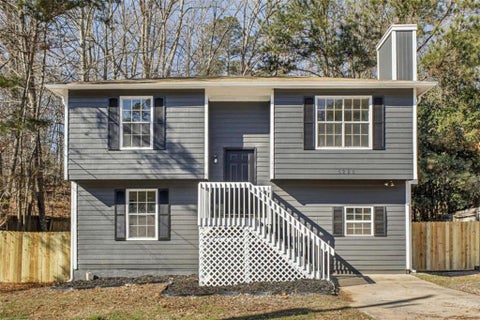 Homes For Sale - 5225 Forest Downs Lane<br/> South Fulton, GA 30349