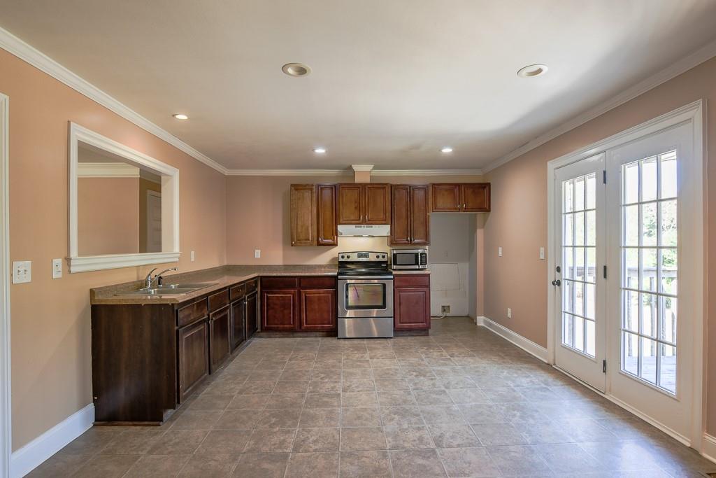 896 King Rd