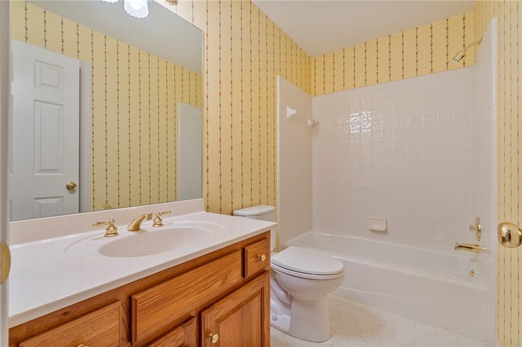 7830 Kings Point Drive, Cumming, Georgia image 27