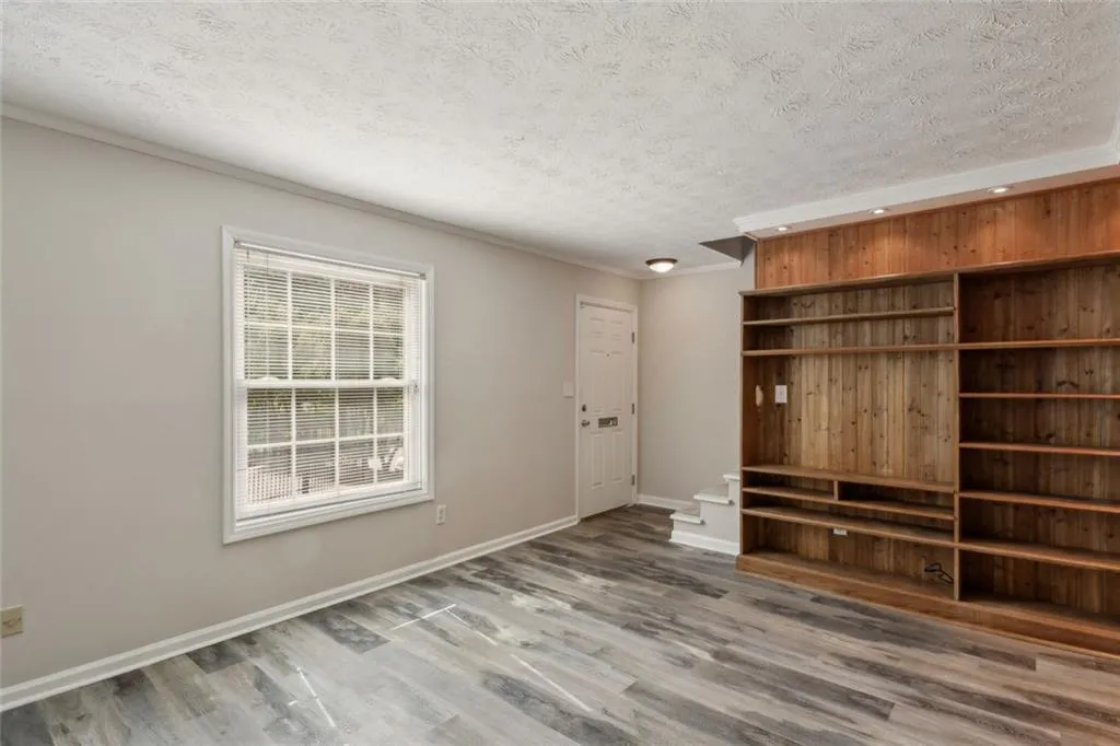 Atlanta, Georgia 30342, United States, 2 Bedrooms Bedrooms, ,2 BathroomsBathrooms,Residential,Pending,122317