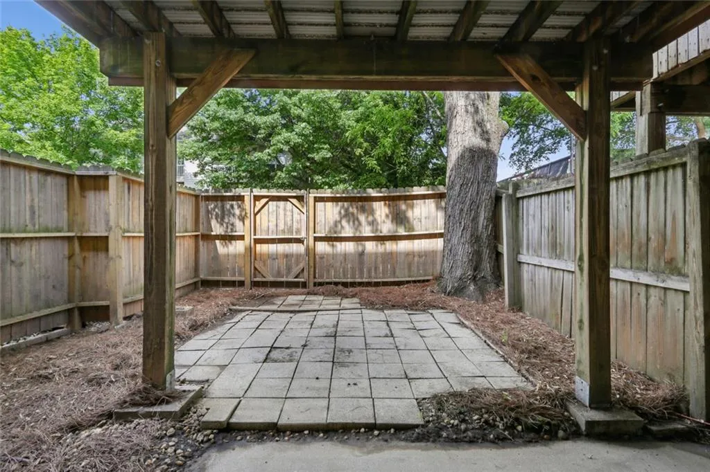 Atlanta, Georgia 30342, United States, 2 Bedrooms Bedrooms, ,2 BathroomsBathrooms,Residential,Pending,122317