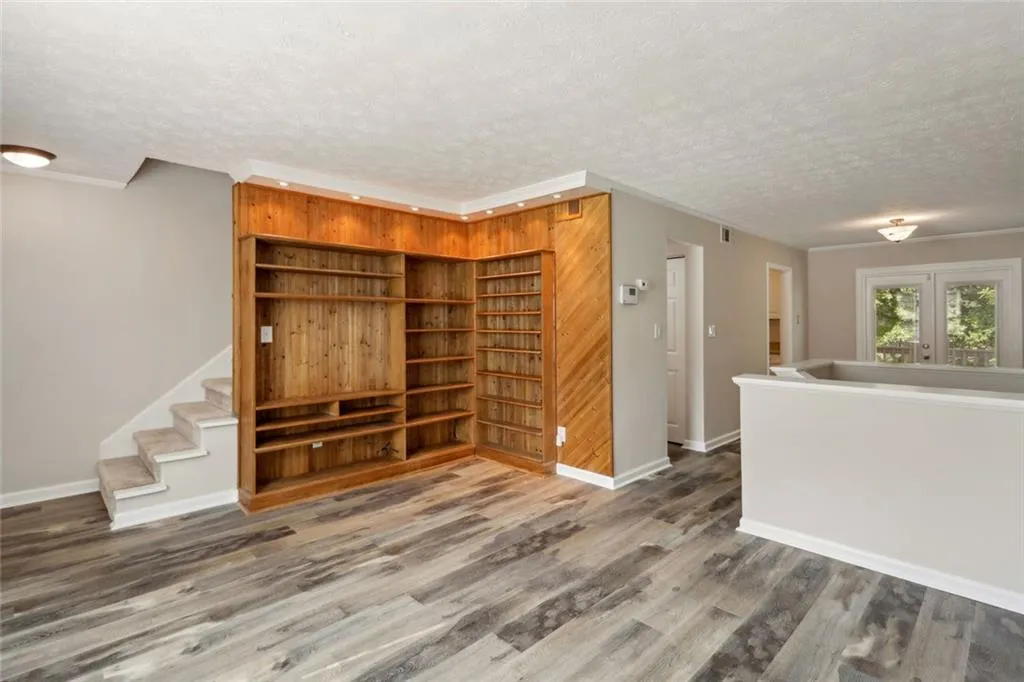 Atlanta, Georgia 30342, United States, 2 Bedrooms Bedrooms, ,2 BathroomsBathrooms,Residential,Pending,122317