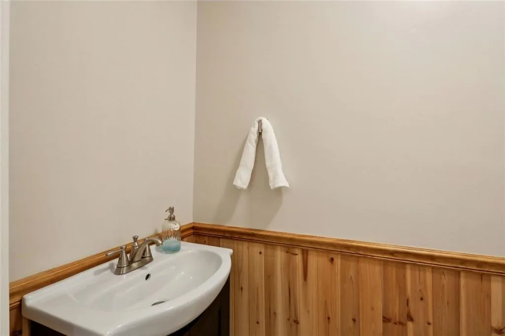 Atlanta, Georgia 30342, United States, 2 Bedrooms Bedrooms, ,2 BathroomsBathrooms,Residential,Pending,122317