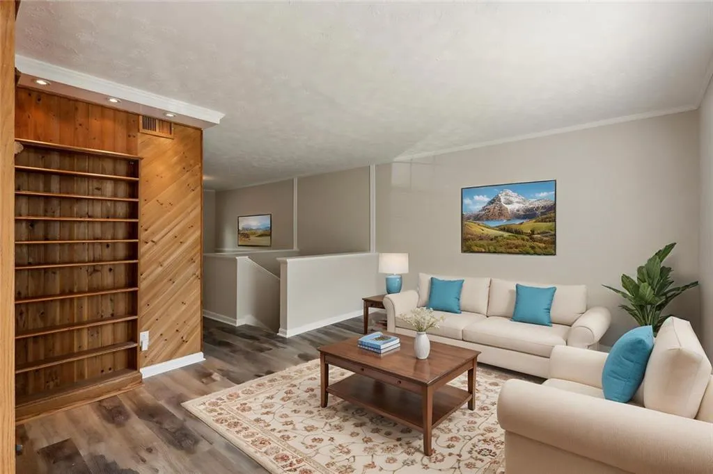 Atlanta, Georgia 30342, United States, 2 Bedrooms Bedrooms, ,2 BathroomsBathrooms,Residential,Pending,122317