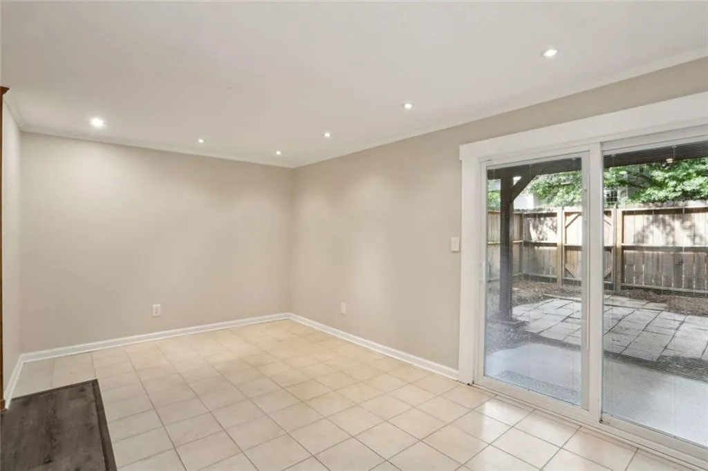 Atlanta, Georgia 30342, United States, 2 Bedrooms Bedrooms, ,2 BathroomsBathrooms,Residential,Pending,122317