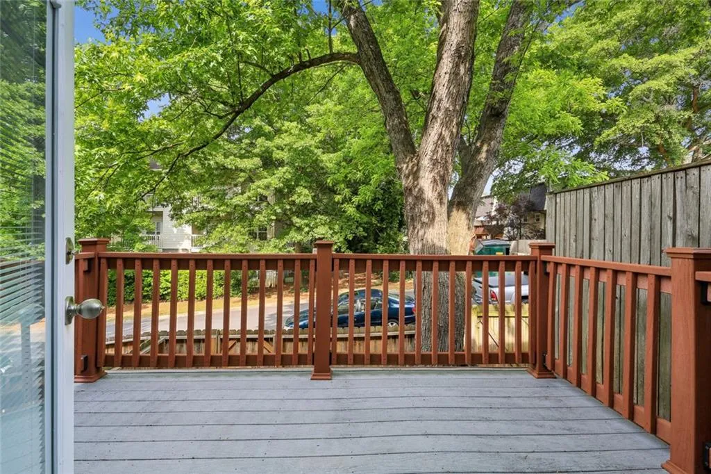 Atlanta, Georgia 30342, United States, 2 Bedrooms Bedrooms, ,2 BathroomsBathrooms,Residential,Pending,122317