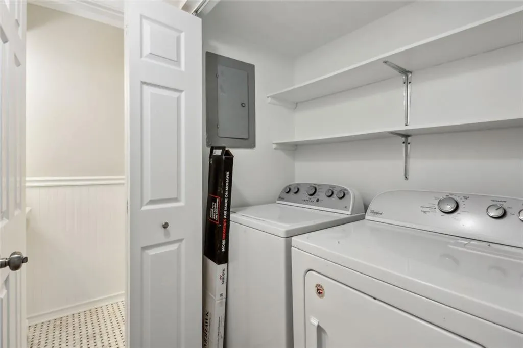 Atlanta, Georgia 30342, United States, 2 Bedrooms Bedrooms, ,2 BathroomsBathrooms,Residential,Pending,122317