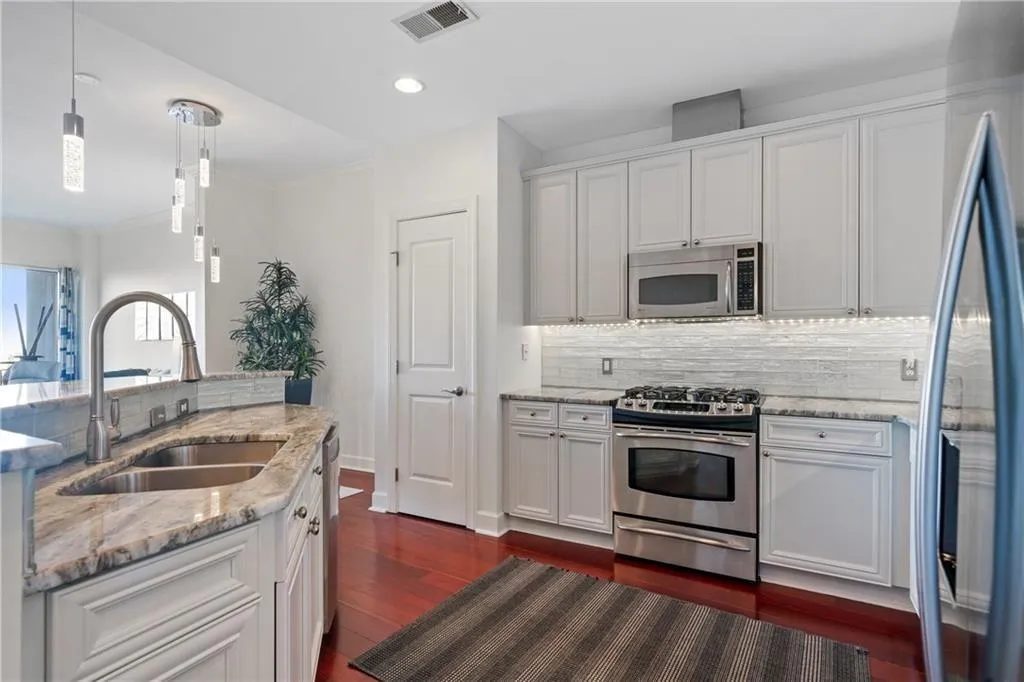 Atlanta, Georgia 30339, United States, 2 Bedrooms Bedrooms, ,2 BathroomsBathrooms,Residential,Active,126619