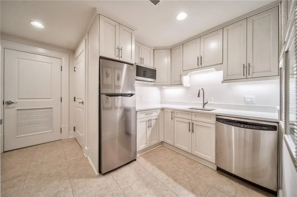 Atlanta, Georgia 30339, United States, 2 Bedrooms Bedrooms, ,2 BathroomsBathrooms,Residential,Active,126619