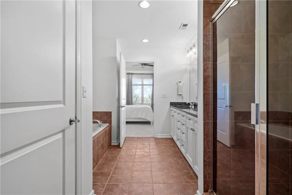 Atlanta, Georgia 30339, United States, 2 Bedrooms Bedrooms, ,2 BathroomsBathrooms,Residential,Active,126619