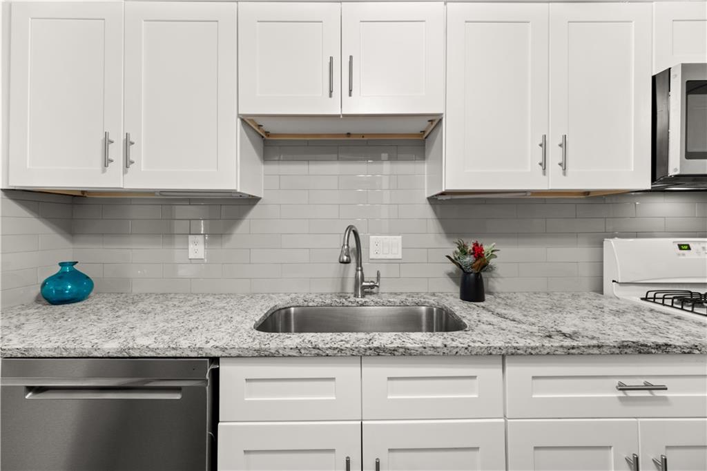 6851 Roswell Road F32