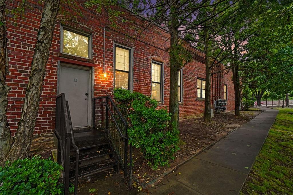 644 Wells Street SW 2