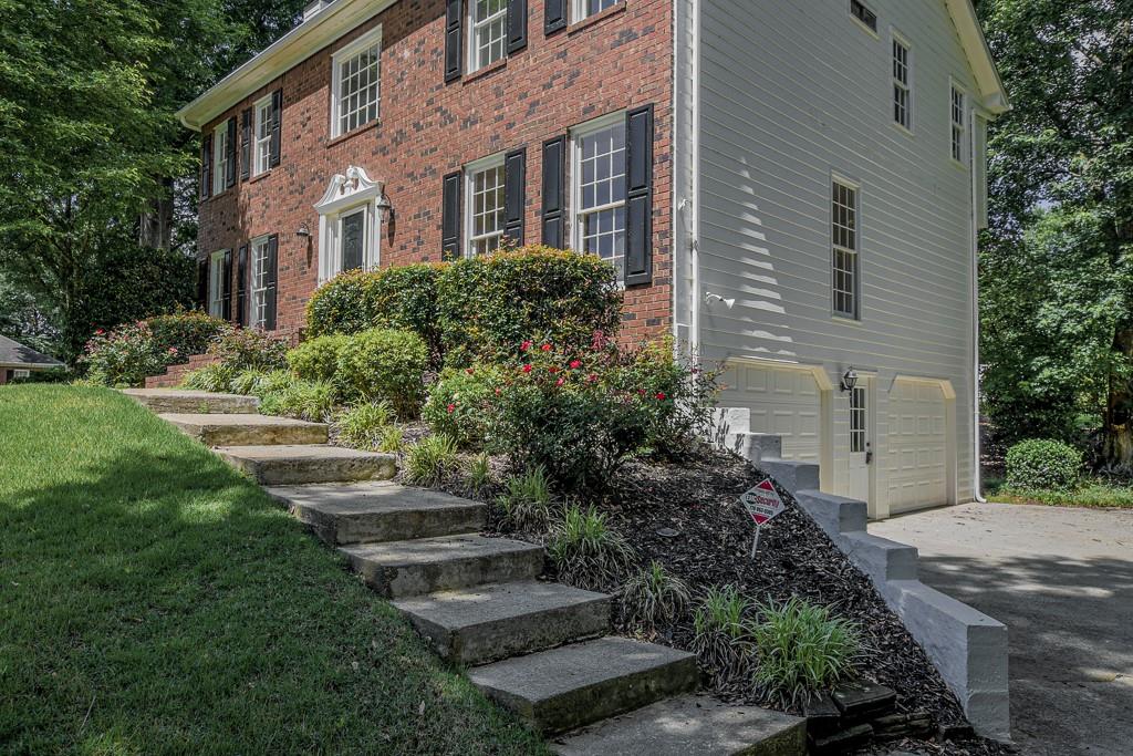 2451 Meadowglen Trail