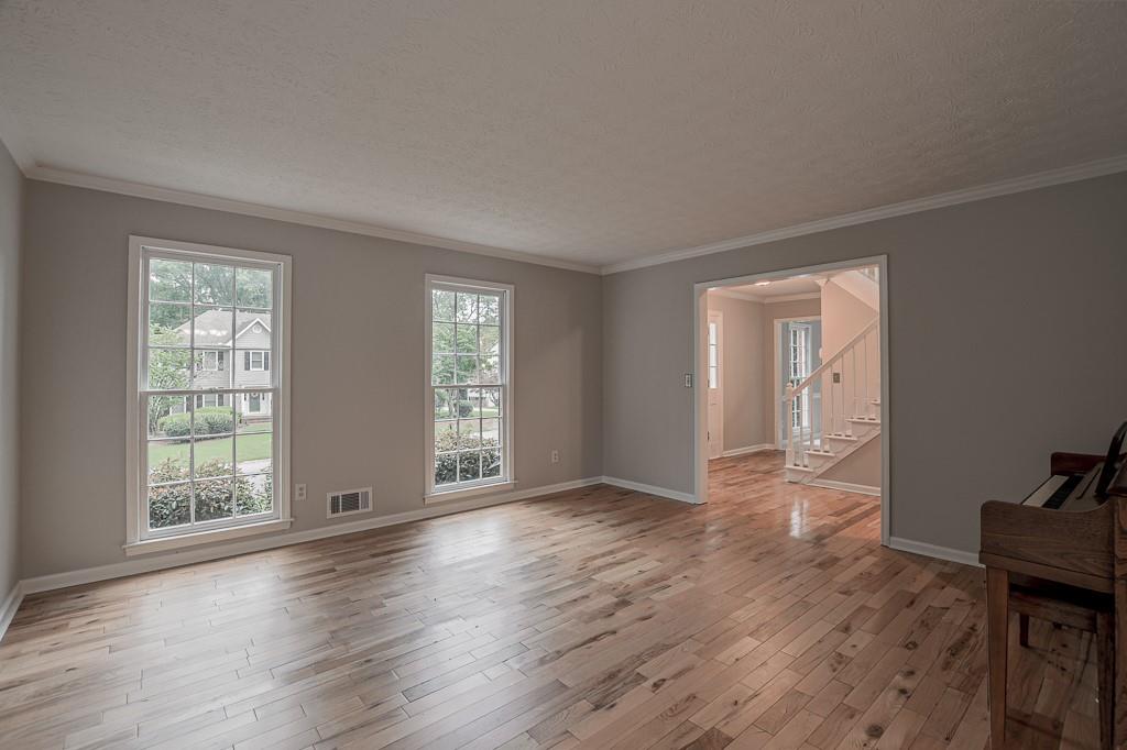 2451 Meadowglen Trail