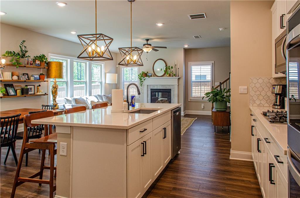 660 Stately Drive, Woodstock, Georgia image 11