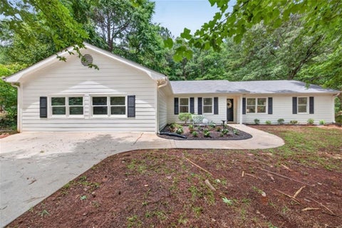 Homes For Sale - 100 Willow Shoals Drive<br/> Covington, GA 30016