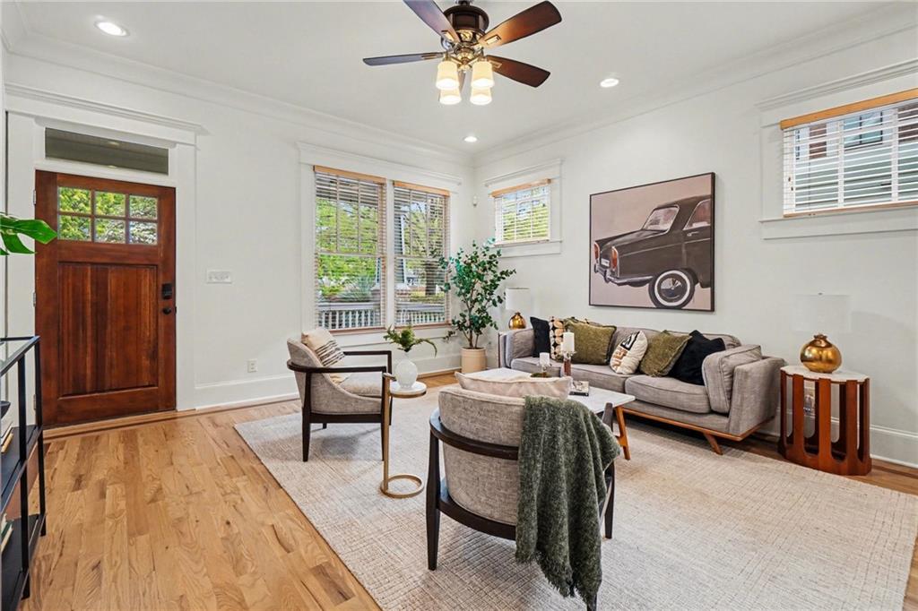 2119 Oakview Road SE