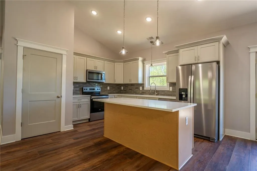 Cleveland, Georgia 30528, United States, 3 Bedrooms Bedrooms, ,2 BathroomsBathrooms,Residential,Active,120944