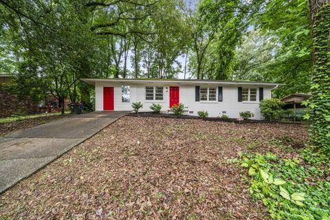 Photo of 2461 Lakewood Drive NW, Kennesaw, GA 30152 (MLS # 7780081)