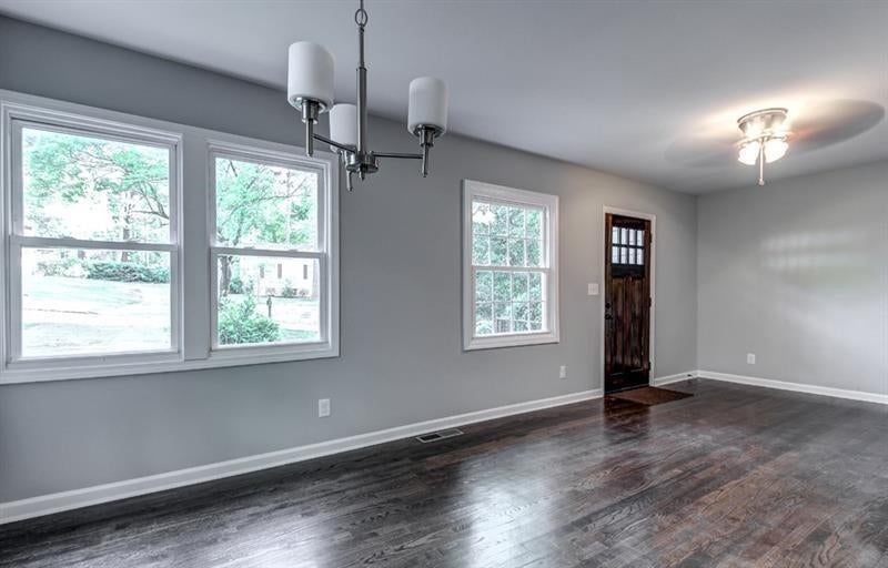 385 Eleanor Street SE