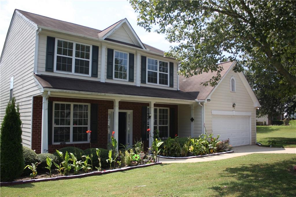 Welcome to your new Home that has been meticulously cared for located on a beautiful flat corner lot. The Spacious eat in kitchen includes new granite counter tops, Stainless Steel Appliances, and an Open Living concept to the Large Family Room. This Home comes complete with Both a NEW HVAC AND NEW WATER HEATER. A Large MASTER on MAIN that includes dual sinks, a standing shower, a soaking tub, and Walk in Closet. A friendly community that includes a swimming pool, playground, and recreational courts.