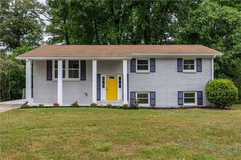Photo of 1864 Glen Echo Drive, Decatur, GA 30032 (MLS # 7759622)