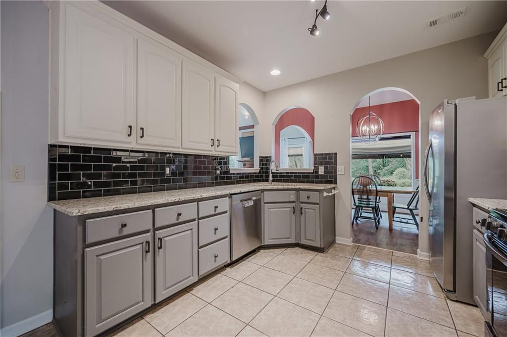212 Henderson Woods Drive, Jasper, Georgia image 6
