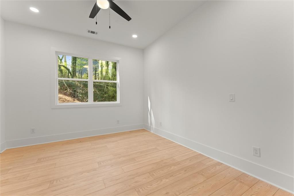2082 Lyle Avenue, College Park, Georgia image 20