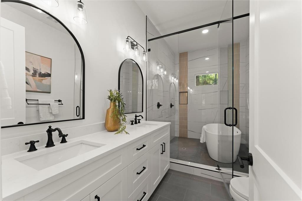 2082 Lyle Avenue, College Park, Georgia image 37