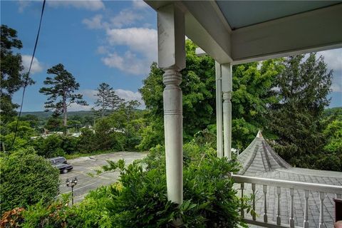 A home in Adairsville