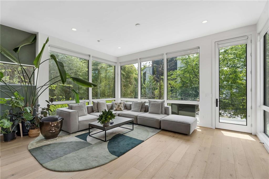 829 North Avenue NE 2