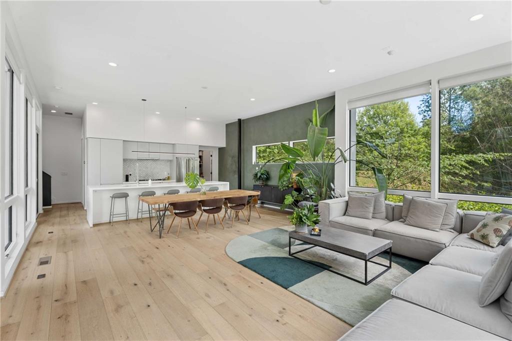 829 North Avenue NE 2