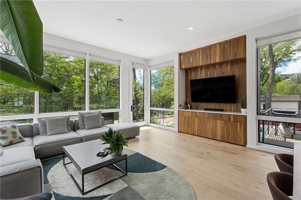 829 North Avenue NE 2