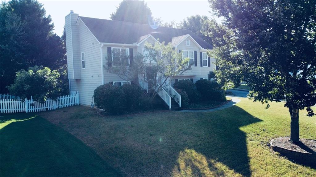 1161 RIVERSIDE RUN Lane