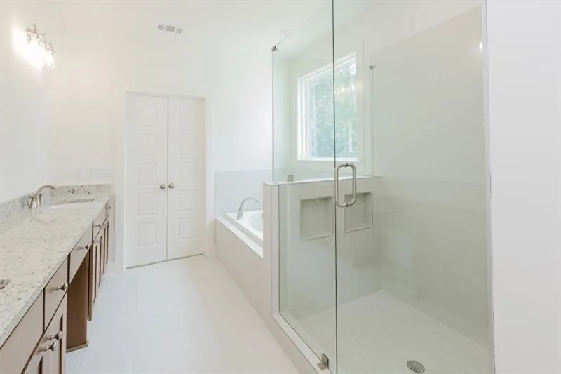 Gainesville, Georgia 30506, United States, 4 Bedrooms Bedrooms, ,5 BathroomsBathrooms,Residential,Active,238958