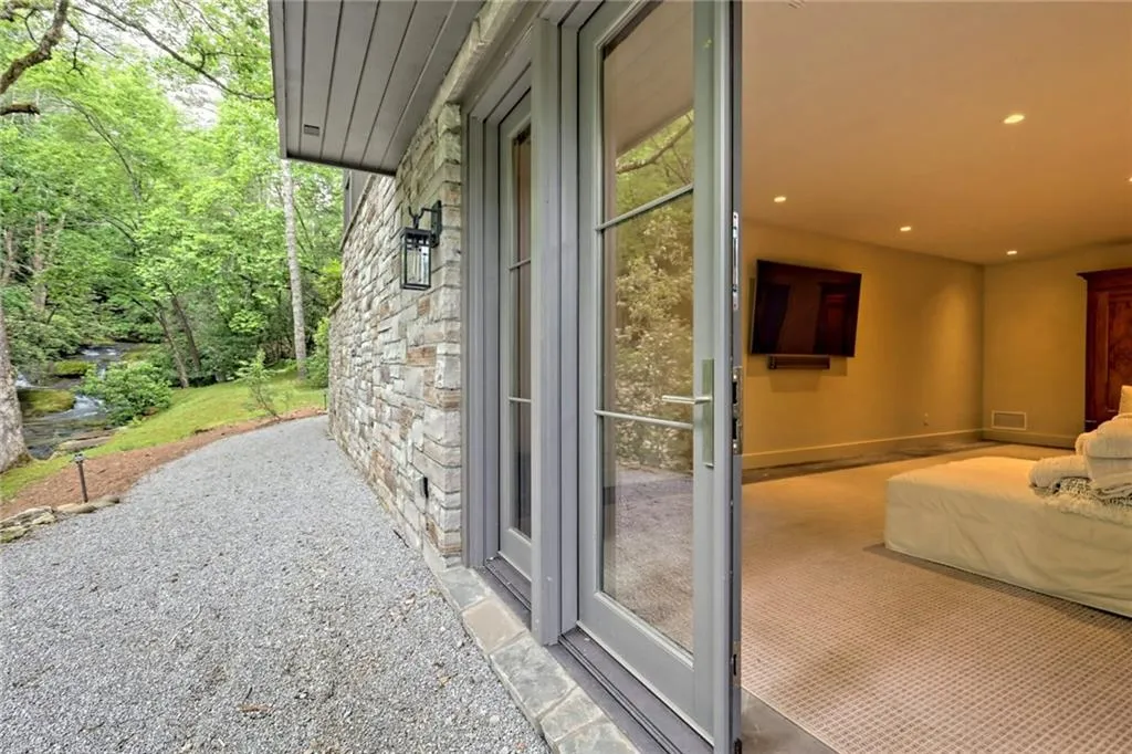 Clayton, Georgia 30525, United States, 4 Bedrooms Bedrooms, ,5 BathroomsBathrooms,Residential,Active,20670