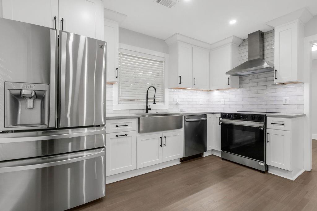 2219 SHARON Way