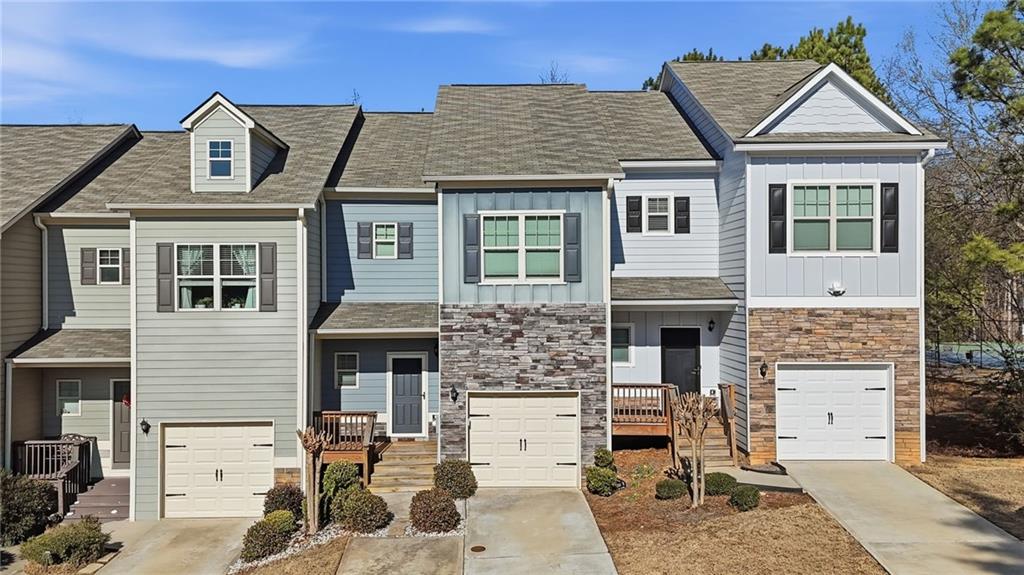 112 Spring Way Square