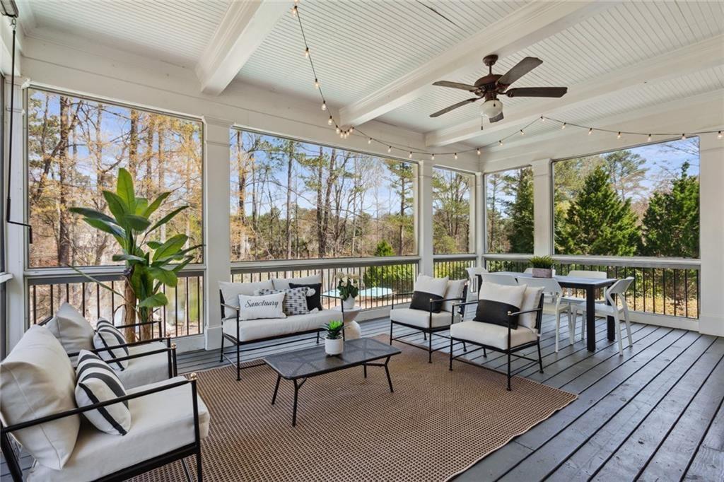FIVE LAKESIDE - Residential
